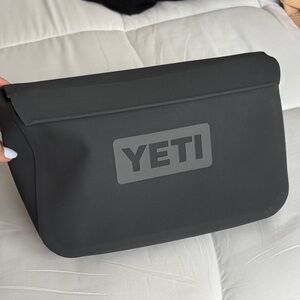 Yeti detachable gear case 7” x 11” brand new never used